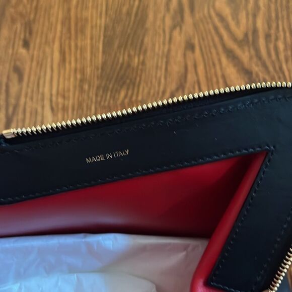 M Frame Leather Shoulder Bag
Mansur Gavriel Color: Black/ Flamma - Picture 14 of 16